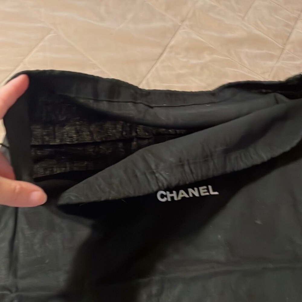 Authentic 23"x20" Chanel dust bag with leather drawstring - Picture 2 of 4